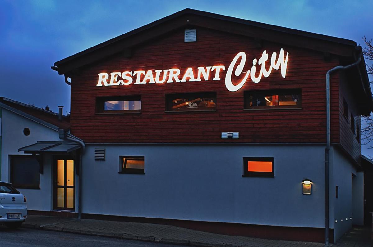 Restaurant Penzion City Jirkov Екстериор снимка